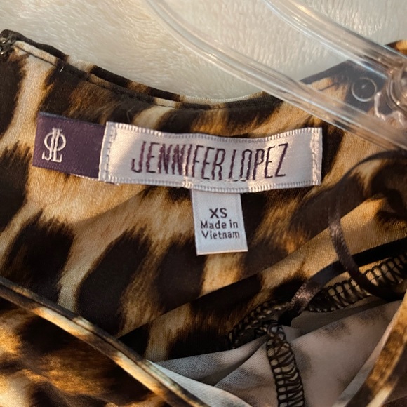 Jennifer Lopez leopard dress. - Picture 4 of 4